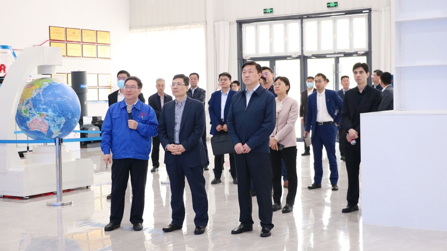 海爾集團(tuán)黨委書記、董事局主席、首席執(zhí)行官周云杰蒞臨天瑞重工考察